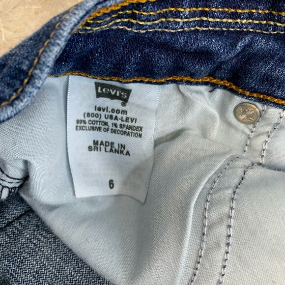 Levi's 545 Jean Shorts Sz 6 Bermuda Denim - Picture 3 of 5